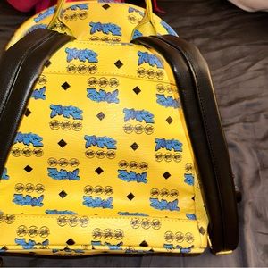 I’m selling a truffles bag. All the way from LA California 💛💙